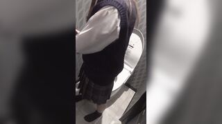 デパートのトイレでこっそりオナニーしちゃうJK110 jav jvip 2