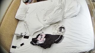 ✅4-19 アパートメントホテル✅超美人女子高生美人女神4日間の実録、複数の性行為、彼氏がスマホで彼女の股間を広げる様子を撮影、彼女は大いに ipcam voyeur jp 10-130526