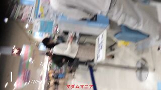綺麗な奥様のスカートの中の秘密-part24-スカート内ライトアップ編 voyeur jp 01-130526