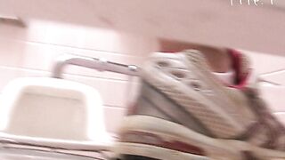マ○コ丸見え！！第二体育館潜入撮 1 – 3 voyeur jp 150526 01
