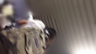 【追い撮り!!階段パンチラ】階段パンチラ Vol.01-05 voyeur jp 150526 04