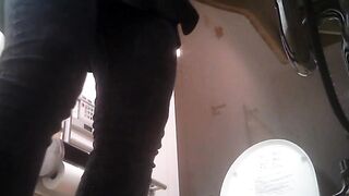 若い美女たちのまる見えトイレ voyeur jp 170526