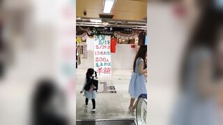 ２人の若ママさんの逆さパンチラ動画-静止画-１９６ voyeur jp 01-190526