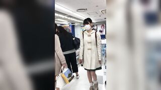 お姉さんの逆さパンチラ動画-静止画-１５５ voyeur jp 01-200526