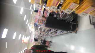 綺麗な奥様のスカ-トの中の秘密 voyeur jp 03-240526