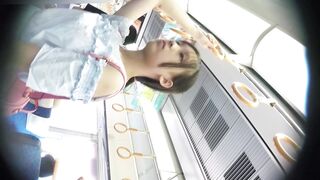 fhd-bri06-ロリ系jc風-ママンとお出かけ-リュックの下から眺める幅狭パンツに暴発寸前-顔出し voyeur jp 01-240526