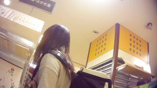 お尻突き出し-制服jkパンチラ逆さ撮り07 voyeur jp