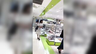 お姉さんの逆さパンチラ動画 静止画 ２０２ voyeur jp 02