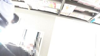 ミニスカ制服美少女を逆さ撮り 階段でバレても笑って許してくれたので調子乗って痴漢してみると voyeur jp