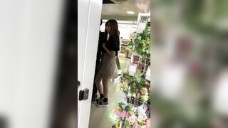 お姉さんの逆さパンチラ動画 静止画 １６６ voyeur jp 02