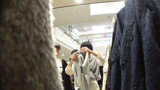 純白pでｍ字パンチラ 二重のめちゃ可愛いミニスカ私服jk 逆さ撮り 妄想コメ付き 顔出し voyeur jp