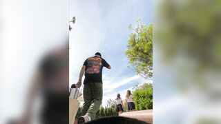 4k60pテーマパークパンチラ 風神現る 超可愛いｊｋ制服パンチラ6 3人 voyeur jp