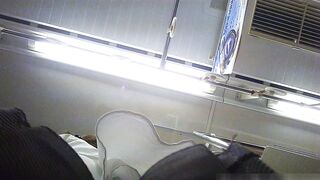 電車でp④ ガチ危険 ありえない開脚娘 後ろから前かがみをえぐり撮り olフロント接写 くいこみp voyeur jp