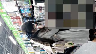 スマホで逆さ撮り102 仕事帰りめっちゃ美人ol スカート内撮ったらまさかの縞パン 素人盗撮 voyeur jp