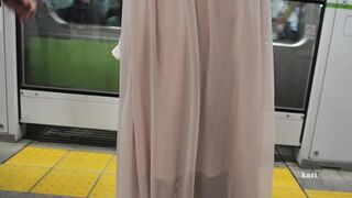 モデル級美女 ゆるふわワンピが透けてパンツの質感まで丸わかりの状態に voyeur jp