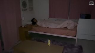 家庭内で睡 姦 脇コキ イラマ 四つん這いハメ eカップ天然巨乳姉 前回は家庭内盗撮12日分 voyeur jp