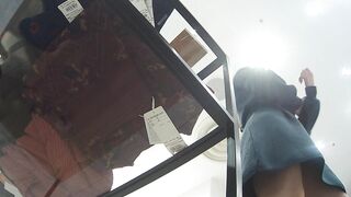 4k画質 2日撮りでホワイト パープルのおかわりパンティ ミニワンピで動きまわる巨乳店員さんの足元に夢中 voyeur jp